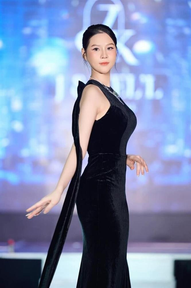 Nhan sắc trên sân khấu và đời thực của tân Hoa hậu Biển Việt Nam 2024-5