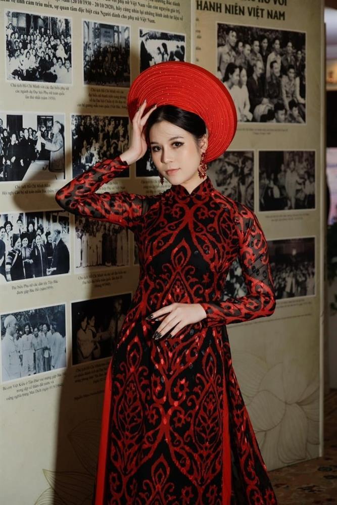 Nhan sắc trên sân khấu và đời thực của tân Hoa hậu Biển Việt Nam 2024-6