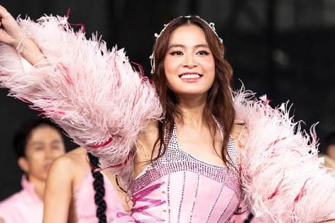 Phùng Khánh Linh táo bạo làm MV như phóng sự về một tang lễ-5