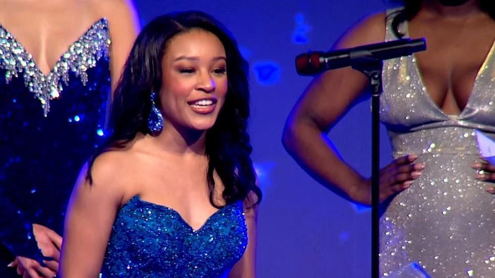 Phần thi ứng xử hoa hậu gây tranh cãi-4