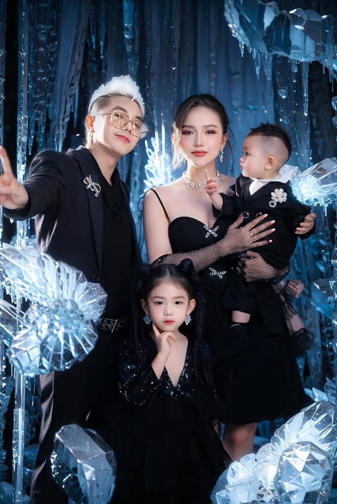 Khoe được tặng nhà chục tỉ nhờ sinh con, vợ nam nghệ sĩ Việt: Ai nói tôi sống vật chất, tôi chịu-2