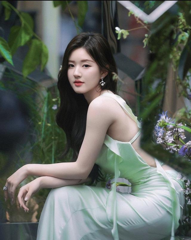 Trước khi tiều tụy ngồi xe lăn, Triệu Lộ Tư xinh đẹp, giàu có cỡ nào?-1