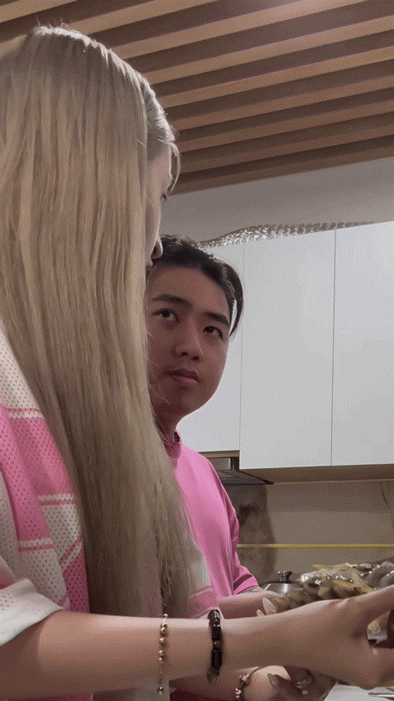 Tiểu thư nổi tiếng không biết hấp thức ăn, mẹ chồng chứng kiến cảnh tượng trong bếp có biểu cảm gây xôn xao-2