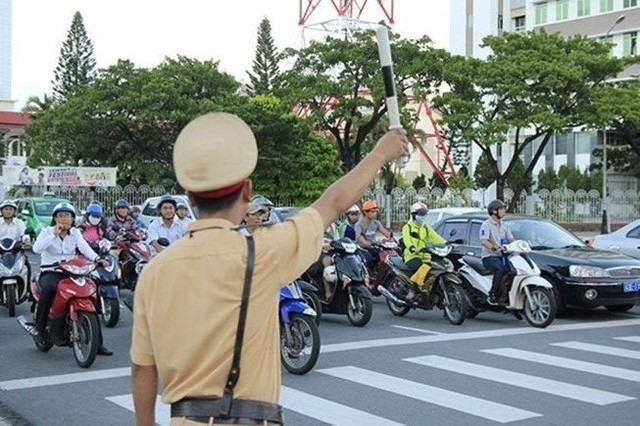 Được vượt đèn đỏ ở trường hợp này, người dân ‘không lo’ bị phạt-1