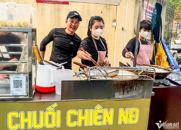 Quán bánh chuối Xuân Son đông khách đột biến, cô chủ tiết lộ nhiều điều thú vị-1