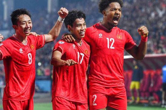 Nguyễn Xuân Son chính thức đi vào lịch sử AFF Cup