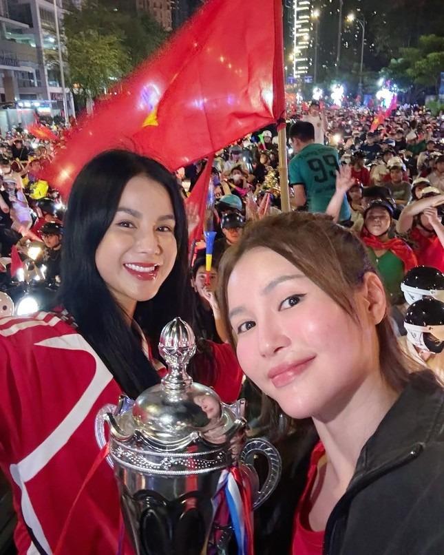 Tuyển Việt Nam vô địch, Mỹ Tâm hát ‘Niềm tin chiến thắng’-7