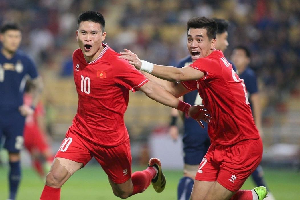 Không chấp nhận thất bại, CĐV Thái Lan ẩu đả lẫn nhau ngay tại Rajamangala-3