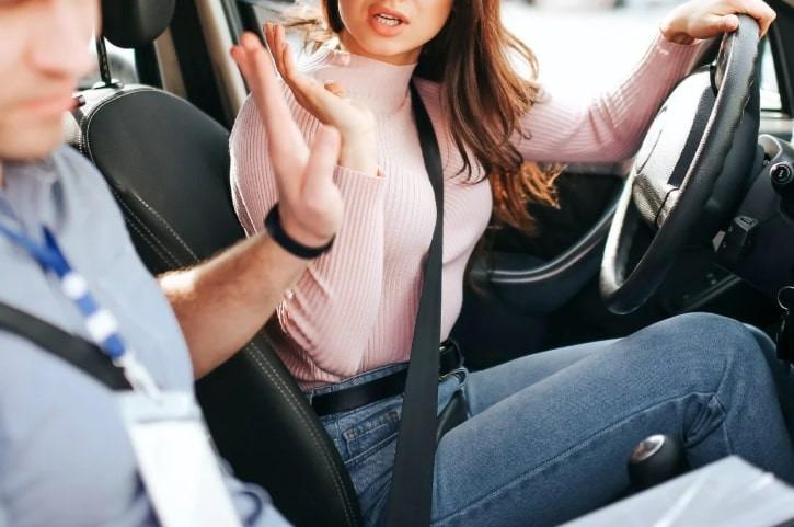 Chồng chết vì ngã khỏi xe của người tình, vợ đòi bồi thường tiền tỷ-1