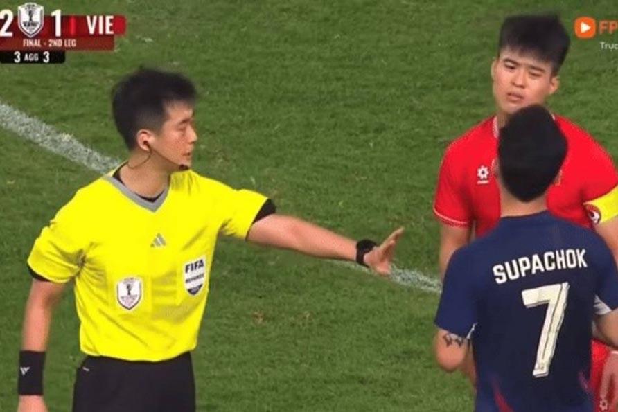 Báo Thái Lan dùng từ đau lòng để nói về tình huống hi hữu của Supachok - 2sao