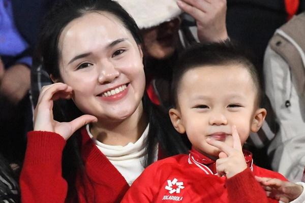 Vợ Duy Mạnh bị chê ăn mặc-6