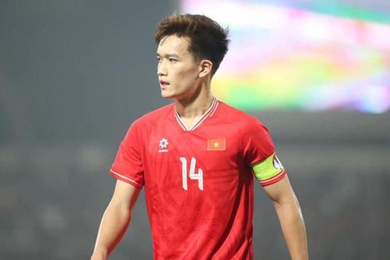 Không phải Xuân Son hay Tuấn Hải, đây là cái tên fans Thái Lan đua nhau tìm kiếm: Cơ bụng 6 múi, giao diện chuẩn soái ca