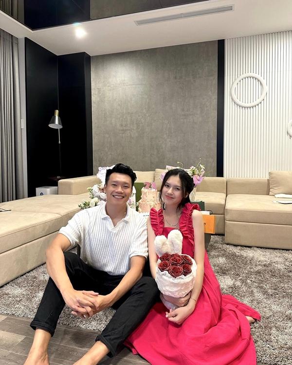 Cầu thủ được nhận xét nóng tính nhất tuyển Việt Nam: Gây chú ý với căn hộ cao cấp 11 tỷ đồng ở Hà Nội và cơ ngơi khang trang tại quê nhà-3