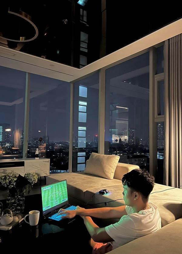 Cầu thủ được nhận xét nóng tính nhất tuyển Việt Nam: Gây chú ý với căn hộ cao cấp 11 tỷ đồng ở Hà Nội và cơ ngơi khang trang tại quê nhà-6