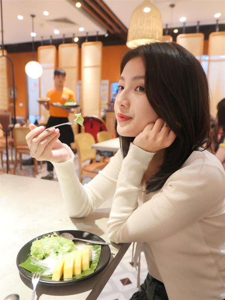 Vẻ xinh đẹp nữ tính của Thiếu úy quân y trong Không Thời Gian-4