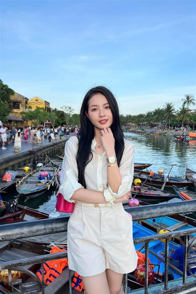 Vẻ xinh đẹp nữ tính của Thiếu úy quân y trong Không Thời Gian-7