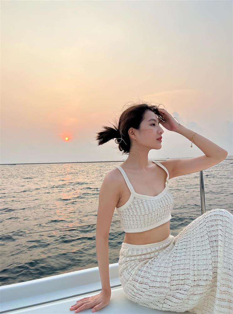 Vẻ xinh đẹp nữ tính của Thiếu úy quân y trong Không Thời Gian-8