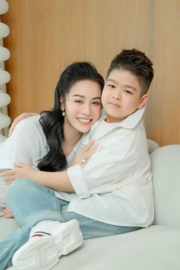 Ca sĩ Nhật Kim Anh lên tiếng trước thông tin sai lệch về tài sản dành cho 2 nhóc tỳ-4