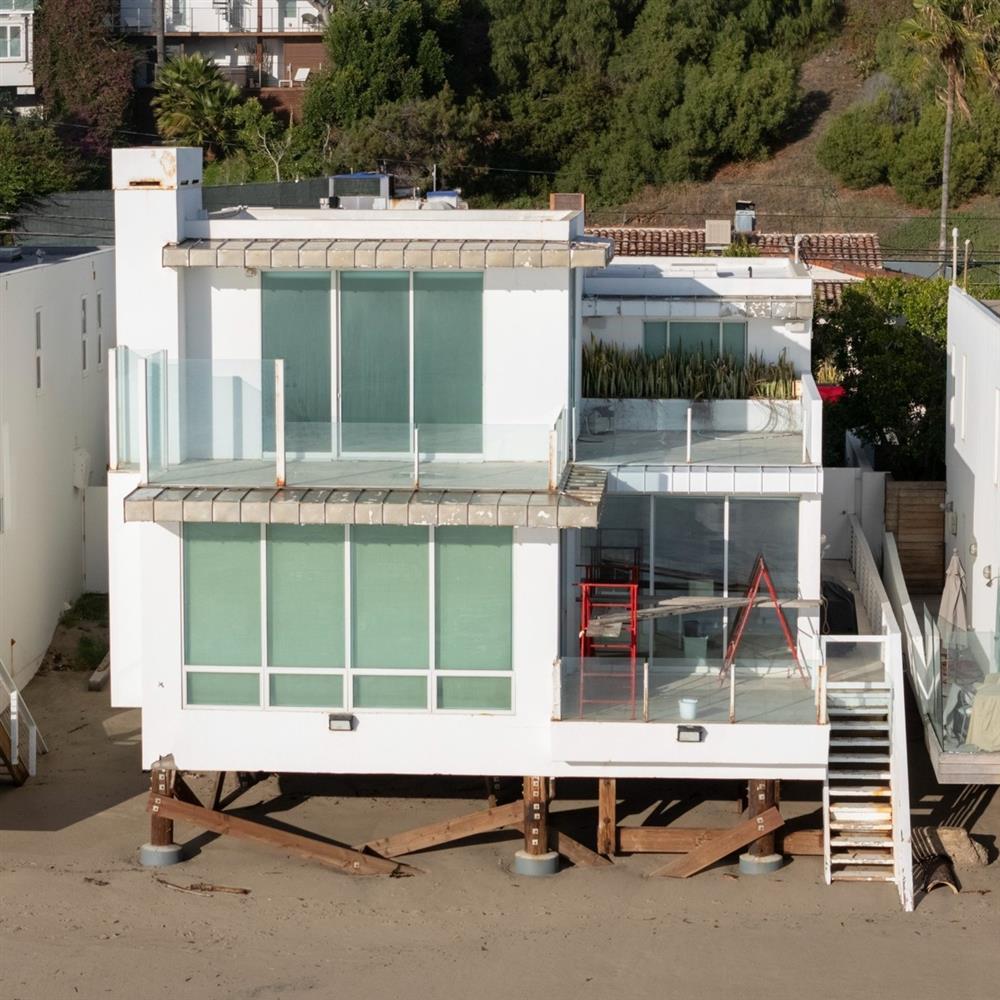 Loạt biệt thự của dàn nghệ sĩ bị cháy rụi-18