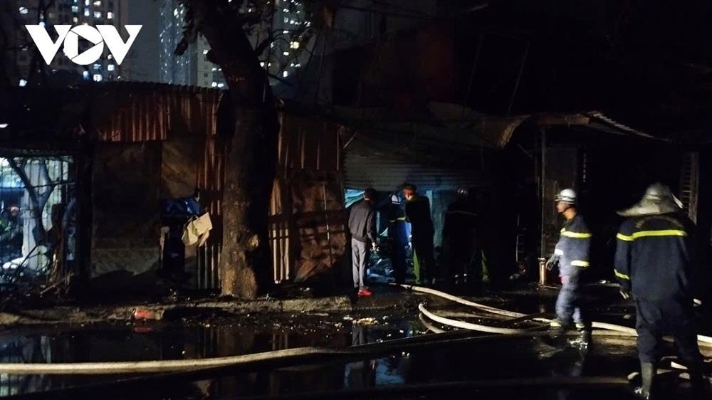 Hiện trường vụ cháy thiêu rụi nhiều ngôi nhà tại đường Hồ Tùng Mậu, Hà Nội-8