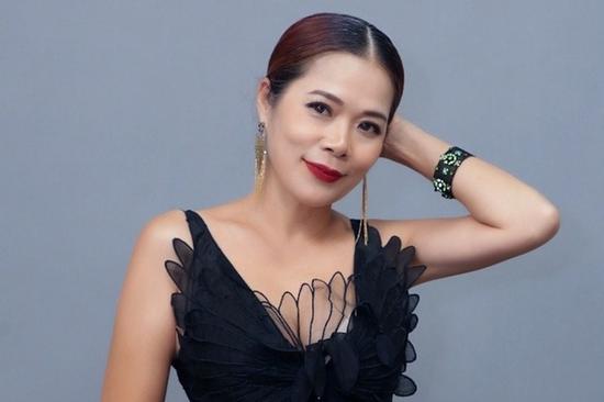 Nữ ca sĩ Việt chán hát làm phó chủ tịch tập đoàn, viên mãn tuổi 53