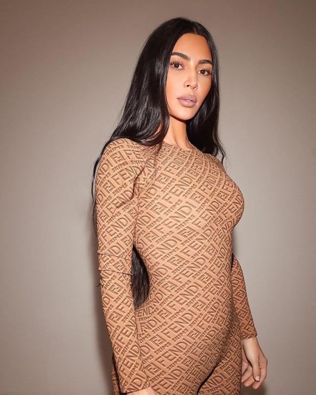 Kim bị chỉ trích vì quyên góp nội y cho nạn nhân cháy rừng-1