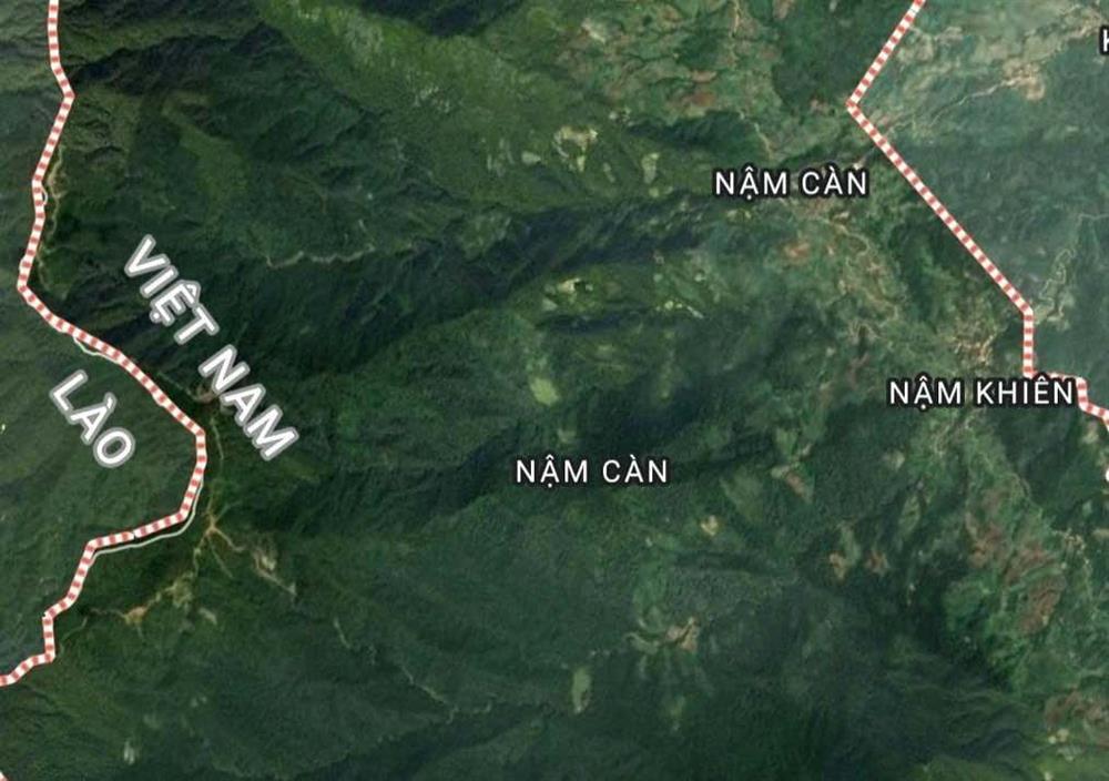 Xe tải tông vào cửa hàng tạp hóa, 6 người trong một gia đình tử vong-1