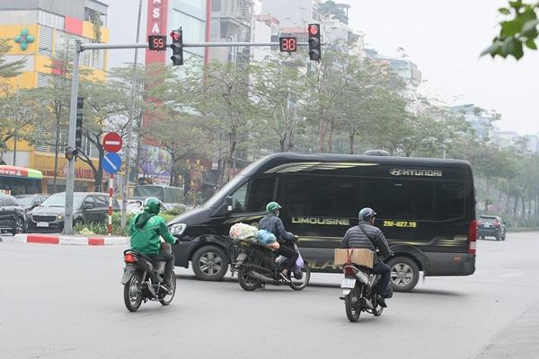 Ô tô va chạm với xe máy lúc rạng sáng ở Hà Nội, 3 người tử vong-2