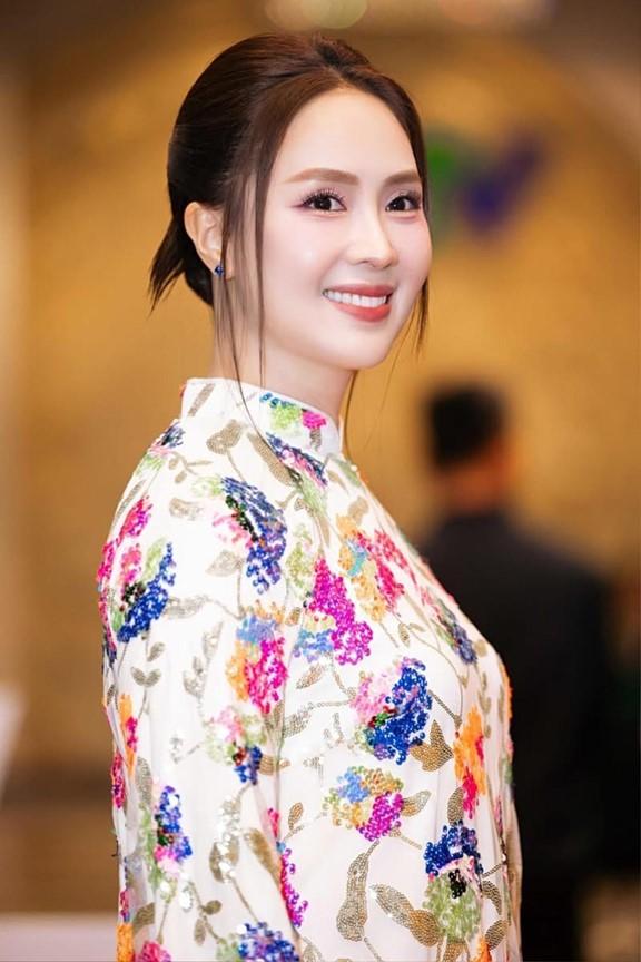 Diễn viên Hồng Diễm khoe sắc vóc quyến rũ vạn người mê ở tuổi 41-2