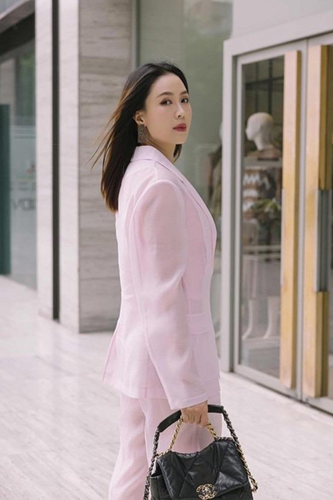 Diễn viên Hồng Diễm khoe sắc vóc quyến rũ vạn người mê ở tuổi 41-4