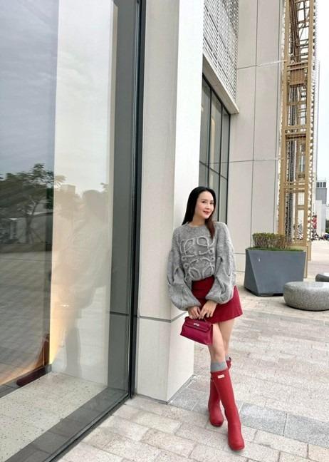 Diễn viên Hồng Diễm khoe sắc vóc quyến rũ vạn người mê ở tuổi 41-5