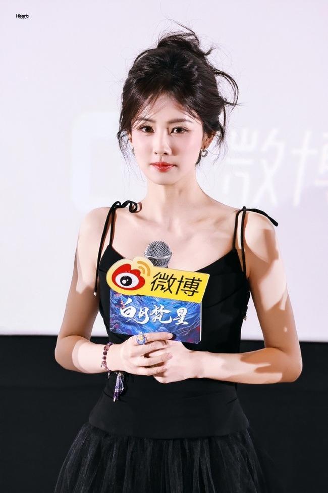Công chúa bong bóng đẹp nhất màn ảnh Hoa ngữ hiện tại: Nhan sắc lên hương dữ dội, tỏa sáng rực rỡ hậu Đêm Hội Weibo-3